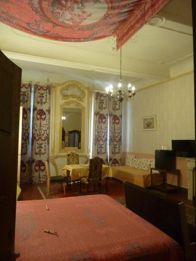 Hotel Du Fiacre Carpentras Room photo